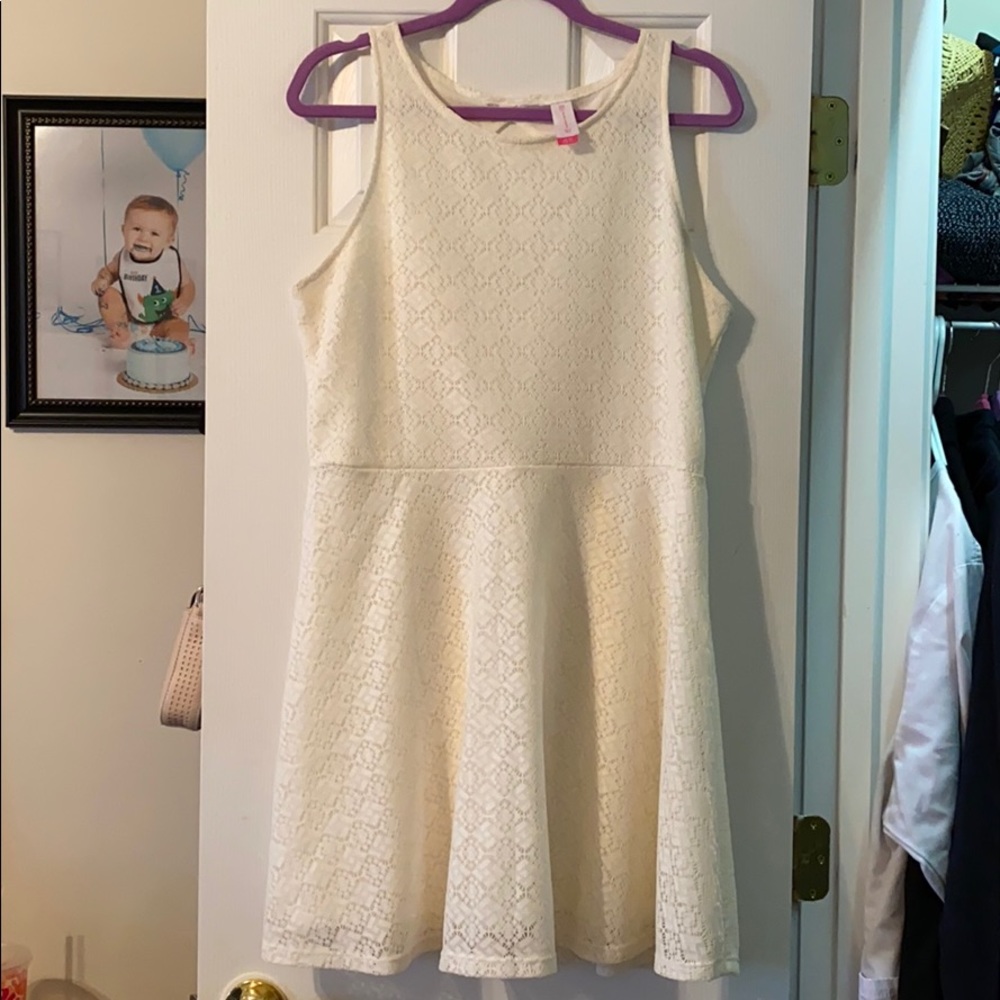 Juniors No Boundries Dress Size 15-17 White